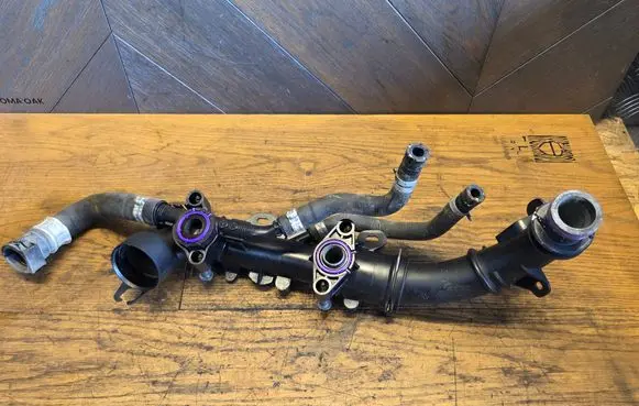 Engine coolant pipe/hose