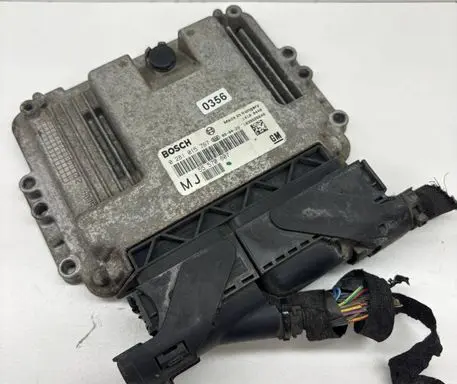 Opel Zafira B Engine control unit/module 55570807 0281015767