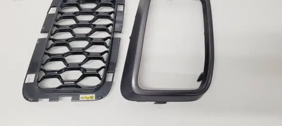 Jeep Grand Cherokee Front bumper upper radiator grill 368021 65551 5zv12trmaa