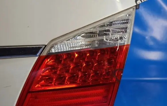 Hyundai Genesis Boot/trunk interior light 924143M020