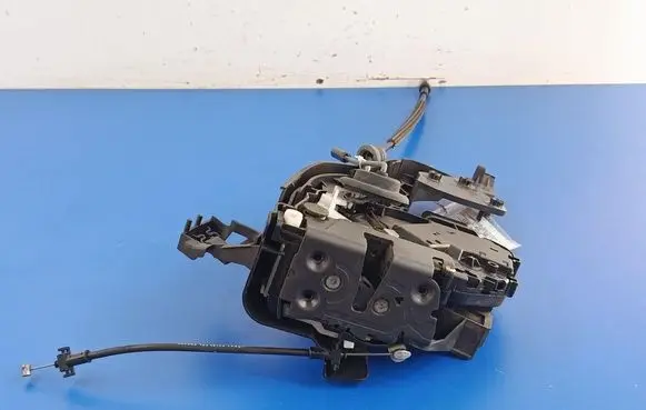 Volvo V50 Rear door lock 30699111