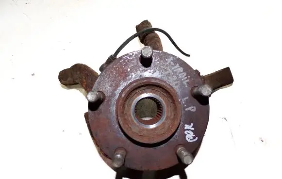 Nissan X-Trail T30 Front wheel hub spindle knuckle
