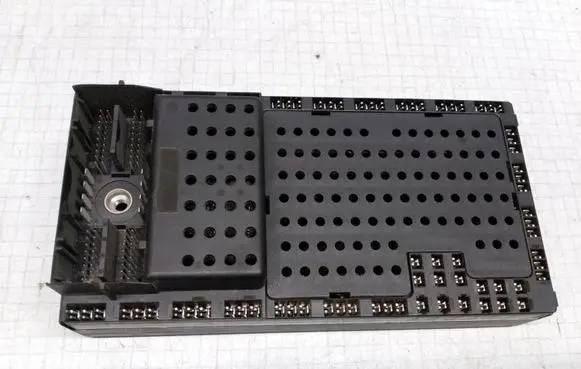 Volvo V70 Fuse module 8645729 8688153