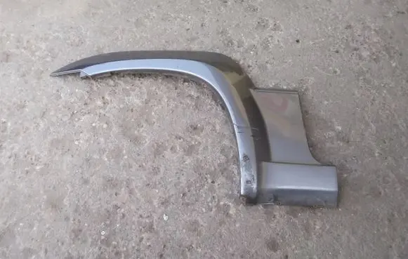 Fender trim (molding)