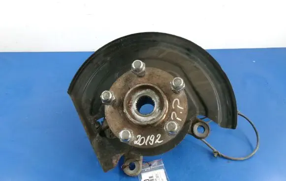 Nissan Juke I F15 Front wheel hub spindle knuckle