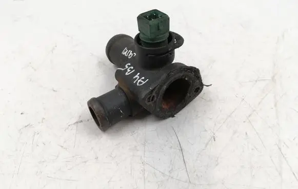 Audi A4 S4 B5 8D Engine coolant pipe/hose 028121132A