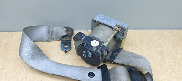 Mercedes-Benz C W203 Front seatbelt 2038604485