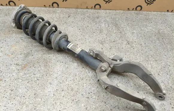Volvo XC90 Front shock absorber with coil spring P31451830