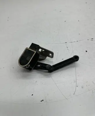 BMW 6 F12 F13 Rear air suspension level height sensor 6784075