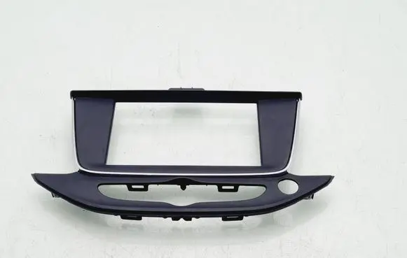 Radio/GPS head unit trim