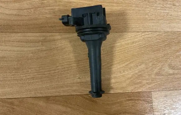 Volvo V70 High voltage ignition coil 9125601 C02674 03W125