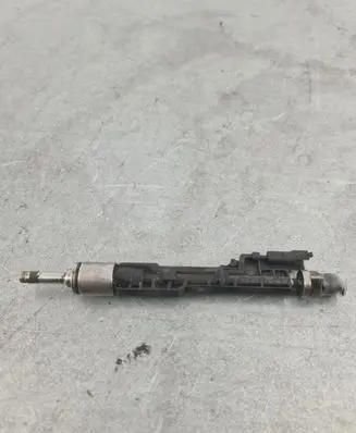BMW 1 F20 F21 Fuel injector 0261500172 60410 7639994