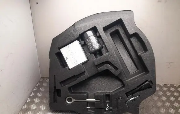 Maserati Ghibli Tool box 670031774
