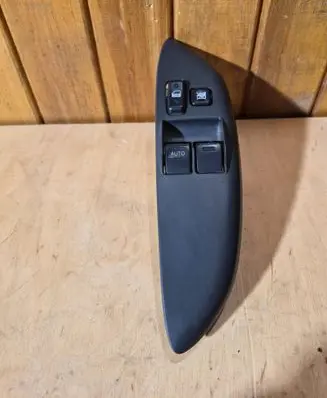 Toyota Yaris Other switches/knobs/shifts PBTGF20 0115Z4N