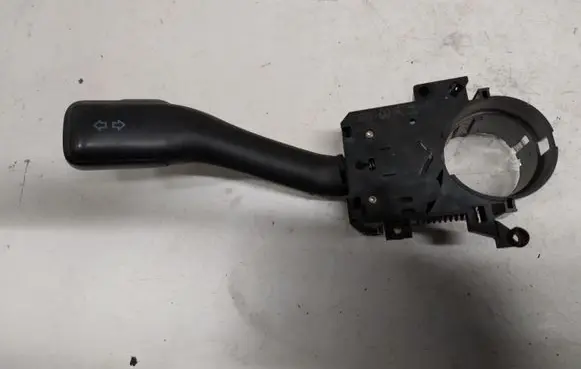 Volkswagen PASSAT B5 Indicator stalk 8L0953513G