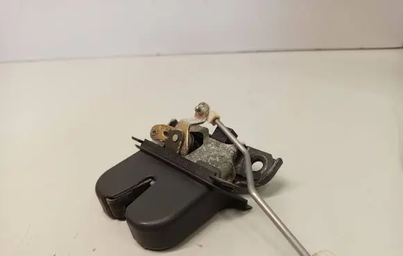 Audi A3 S3 8L Tailgate/trunk/boot lock/catch/latch 8L0827520C