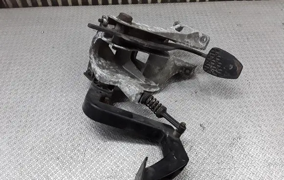 Volkswagen II LT Pedal assembly 