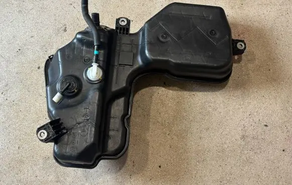KIA Sorento IV AdBlue liquid reservoir 31550P2950 31500P2950