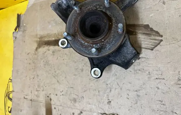 Chevrolet Corvette C5 Front wheel hub spindle knuckle 10237238