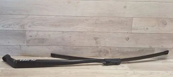 Toyota Auris 150 Front wiper blade arm