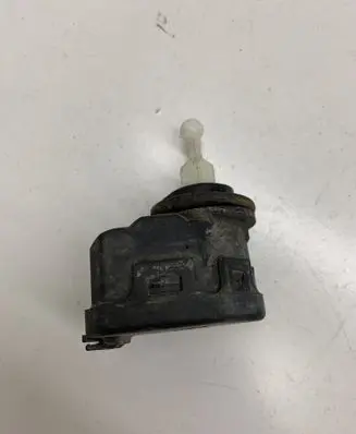 Headlight level adjustment motor