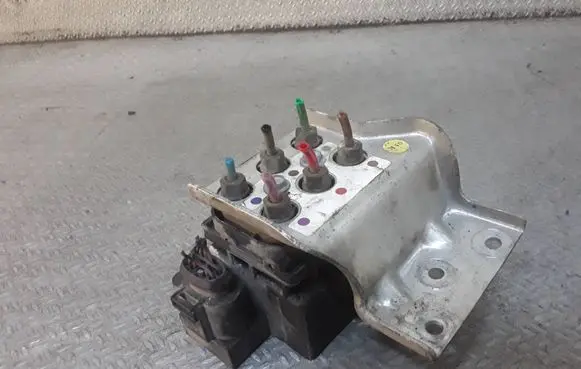 Audi A8 S8 D3 4E Air suspension valve block 15152400052