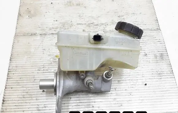 Renault Sandero I Master brake cylinder 460915125R 1070529S01