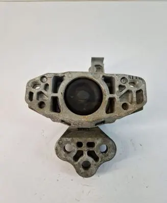 Jeep Cherokee Engine mount bracket P68275805AA