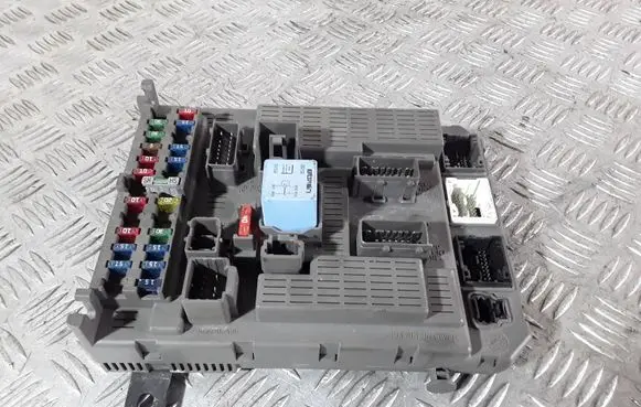 Citroen C5 Fuse module 96453529 15260601268994