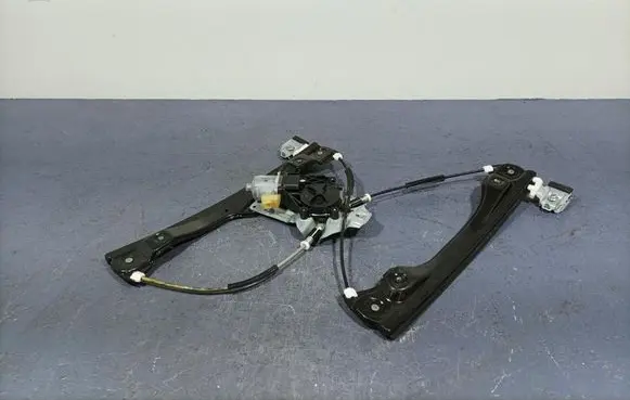 Opel Ampera Front door window regulator with motor 