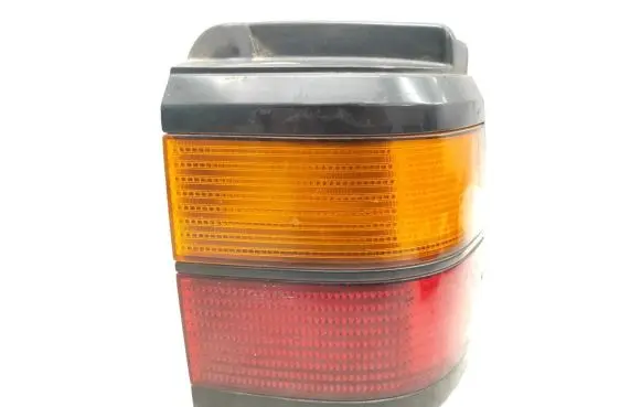 Volkswagen PASSAT B3 Rear/tail lights 333945257