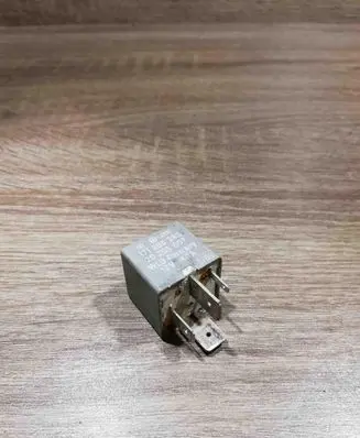 Volkswagen PASSAT B4 Other relay 171906383 20205007 1SILVER