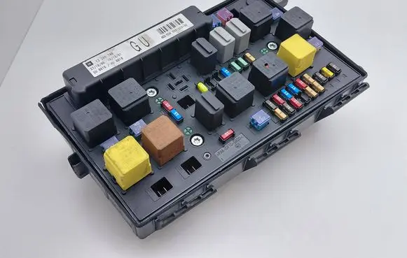 Opel Zafira B Fuse box set 13206748 13206748GU