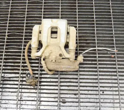 Toyota RAV 4 (XA50) Rear brake caliper