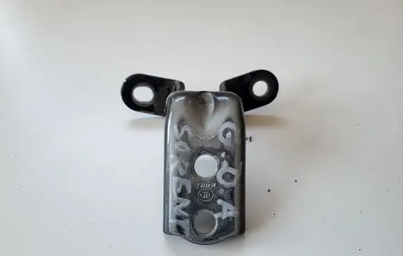 KIA Sorento Rear door lower hinge