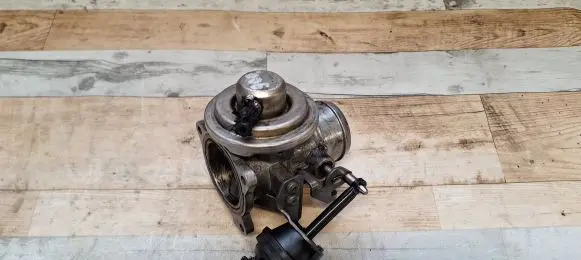 Skoda Octavia Mk1 (1U) EGR valve 038129637B