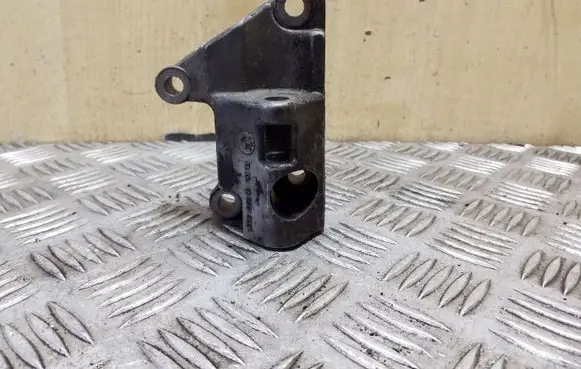 BMW 5 E39 Generator/alternator bracket 11162247619 2247619