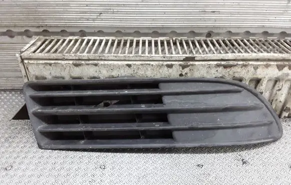 Volkswagen Polo IV 9N3 Front bumper lower grill 6Q0853666E