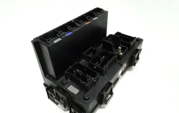 Jeep Patriot Fuse module P68028007AD RLG1F9L1 P68028