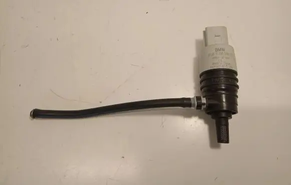 BMW 5 G30 G31 Windscreen/windshield washer pump 7298309 P171122 M171109