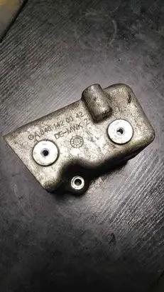 Mercedes-Benz Vito Viano W639 Engine mounting bracket 6461420042