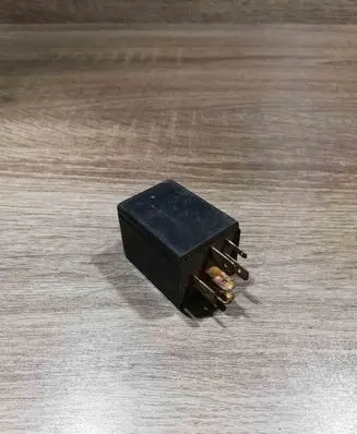 Opel Omega B2 Other relay 90069864 00362003