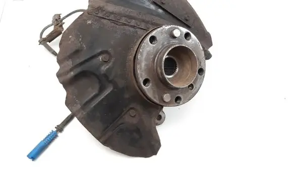 BMW X5 E53 Front wheel hub