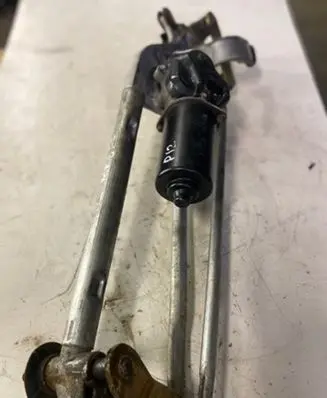 Nissan Primera Front wiper linkage MT312