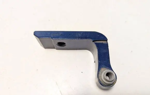 BMW 5 G30 G31 Rear door lower hinge 7333093