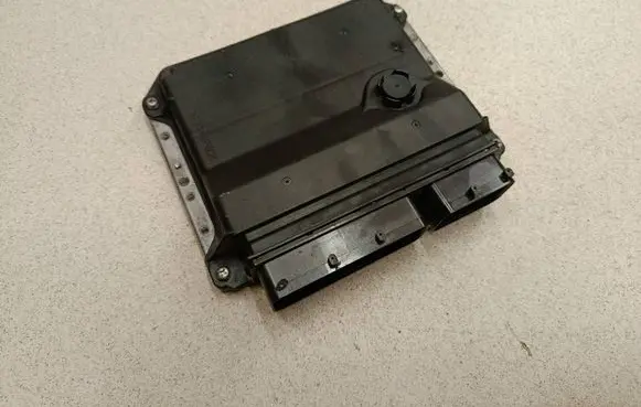 Toyota Avensis T270 Engine control unit/module MB2759008960 8966105N50
