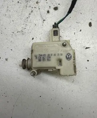 Volkswagen Golf IV Central locking motor 1J6862159A 3B0959781B