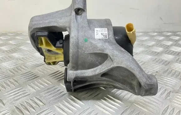 Engine mount bracket