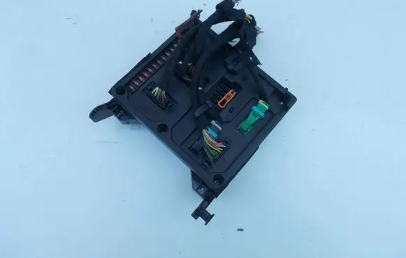 Ford Galaxy Fuse module 7M3962258F S110730200D