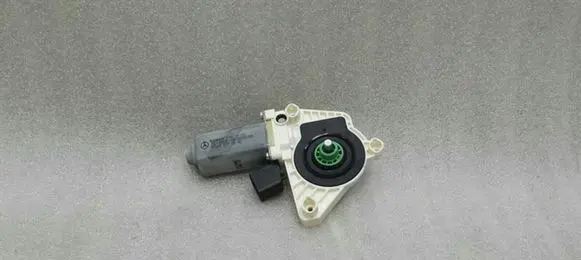 Mercedes-Benz CLS C218 X218 Front door window regulator motor A2078200642